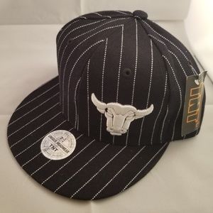 Men's "Bull" cap...stylish emblem cap hat lid.